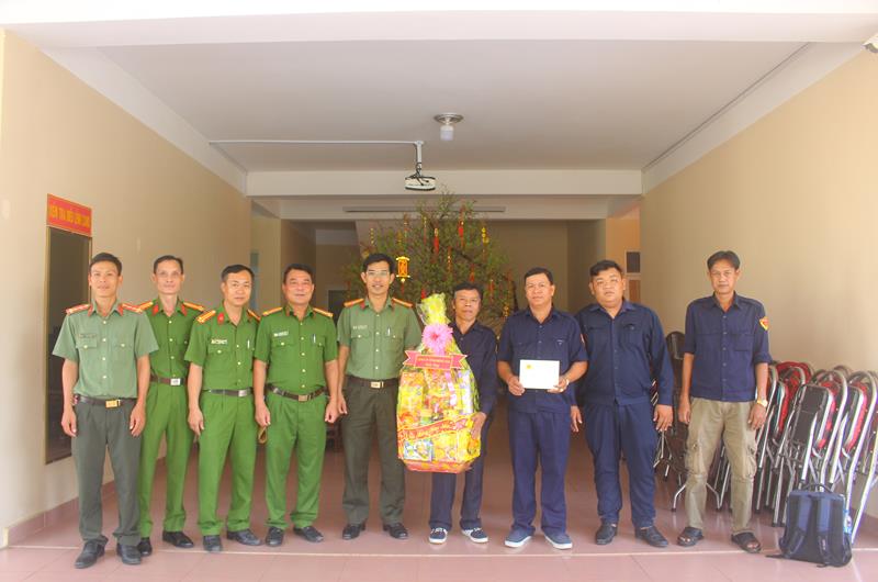 Xây dựng phong trào đảm bảo an ninh trật tự trong các cơ sở tôn giáo  Báo  Dân tộc và Phát triển