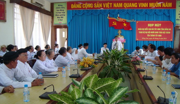 20788.Bantin 9.21 (TT) - Hop mat dai bieu tieu bieu di du Dai hoi Nhon sanh cao dai toan quoc.jpg